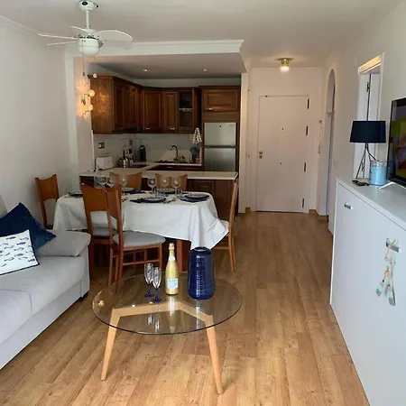 5 Personas + Parking + Piscina Todo El Ano Apartamento